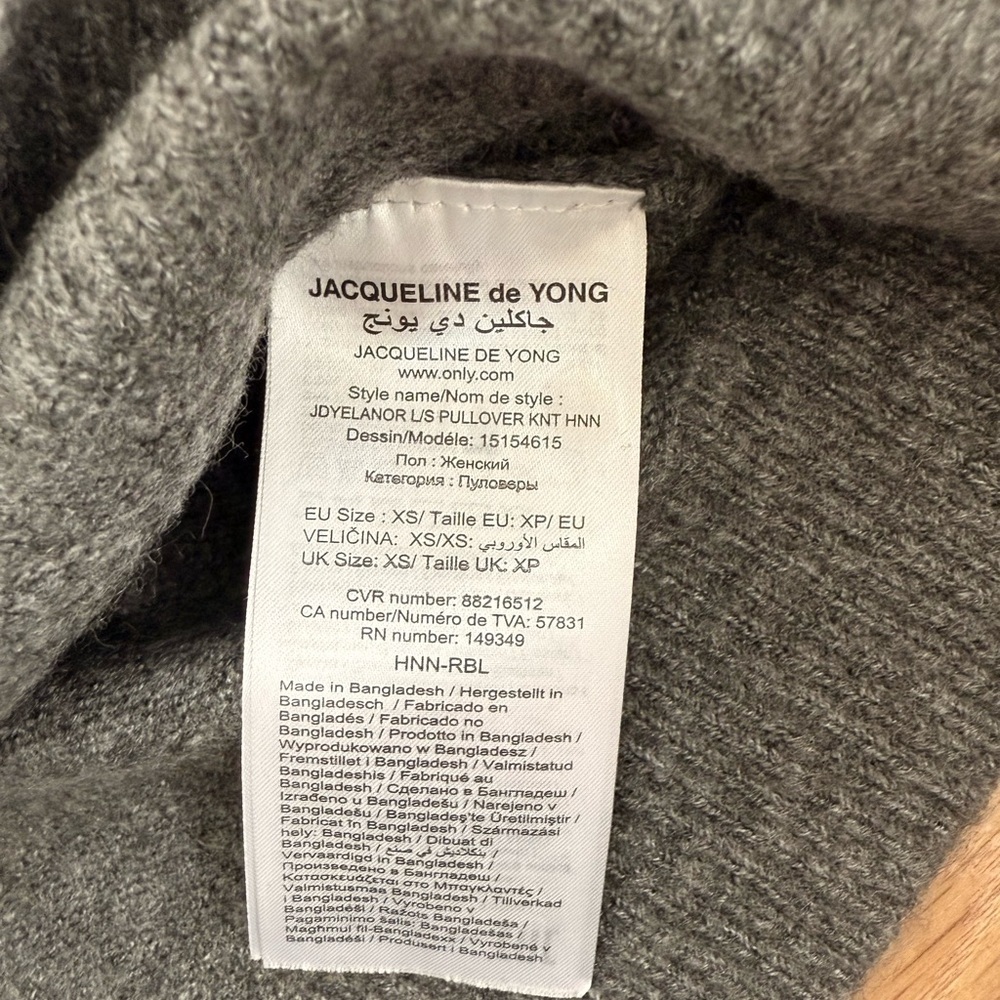 JACQUELINE DE YONG - White and Gray Sweater (NWOT) - Picture 4 of 6